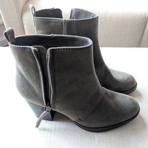 Gray Sueded Ankle Booties Tassel Zipper (Size 8 M)